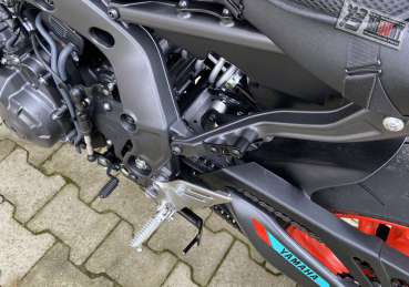 BRUUDT 2D Sozius Fußrasten Abdeckung Satz für Yamaha MT-09 BJ 2021-2023