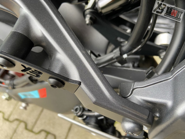 BRUUDT 2D Sozius Fußrasten Abdeckung Satz für Yamaha MT-09 BJ 2021-2023