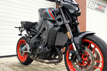 Preview: Kühlerabdeckung Schwarz/Silber für Yamaha MT-09 2021-2023