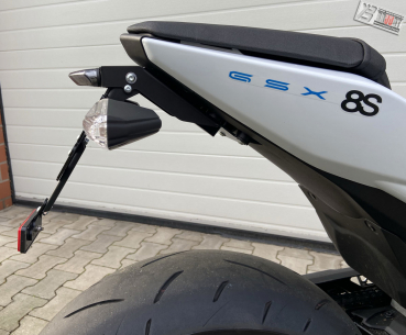 BRUUDT Kennzeichenhalter Tail Tidy für Suzuki GSX-8S und GSX-8R Kurze Version mit Rücklicht.