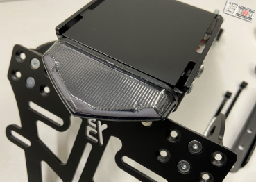 BRUUDT Kennzeichenhalter Tail Tidy für Suzuki GSX-8S und GSX-8R Kurze Version mit Rücklicht.
