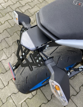 BRUUDT Kennzeichenhalter Tail Tidy für Suzuki GSX-8S und GSX-8R Kurze Version mit Rücklicht.