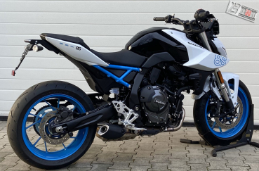 Preview: BRUUDT Kennzeichenhalter Tail Tidy für Suzuki GSX-8S und GSX-8R Lange Version mit Rücklicht.