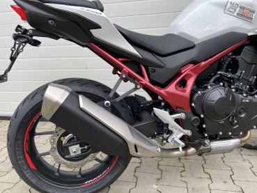 Preview: BRUUDT Auspuffhalter mit Loch Abdeckung für die Linke seite für die Honda CB750 Hornet ab 2023