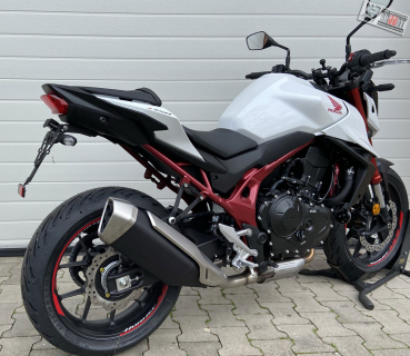 Preview: BRUUDT Auspuffhalter mit Loch Abdeckung für die Linke seite für die Honda CB750 Hornet ab 2023