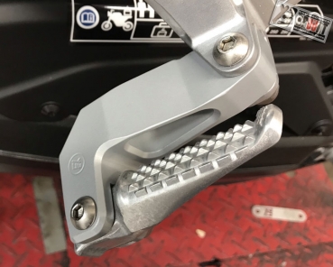 BRUUDT Passenger foot peg lowering bracket set for the Honda CB650R year 2019 and later