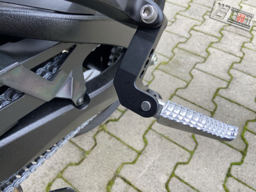 Preview: BRUUDT Sozius Fußrasten Tieferlegung Satz für Suzuki GSX-S 1000 (F) ab 2015