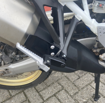 Preview: BRUUDT 10 fach verstellbare Sozius Fußrasten Satz passend für Honda VFR800 1998-2009