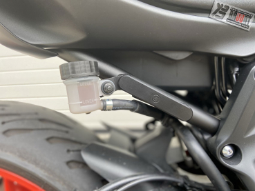 Preview: BRUUDT Sozius Fußrastenabdeckung Satz für Yamaha MT-07 alle Baujahren Version 2