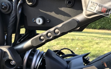 BRUUDT Sozius Fußrastenabdeckung Satz für Yamaha XSR700