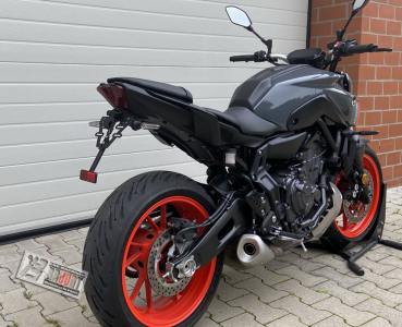 BRUUDT Kennzeichenhalter für Yamaha  MT-07 inklusive Kennzeichenbeleuchtung ab 2021