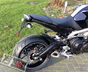 BRUUDT Kennzeichenhalter für Yamaha  MT-09 bis Bj 2016 inklusive Kennzeichenbeleuchtung.