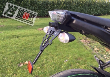 BRUUDT Kennzeichenhalter für Yamaha  MT-09 bis Bj 2016 inklusive Kennzeichenbeleuchtung.