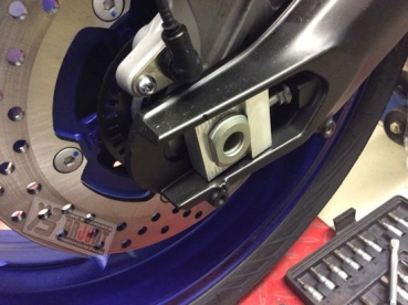 Preview: BRUUDT Kettenspannblöcke Satz  Links und Rechts für Yamaha MT09 2017-2020