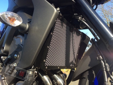 Preview: Kühlerabdeckung Schwarz/Silber für Yamaha MT-09 TRACER  BJ 2015-2020