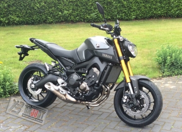 Kühlerabdeckung Schwarz/Silber für Yamaha MT-09 BJ 2013-2016