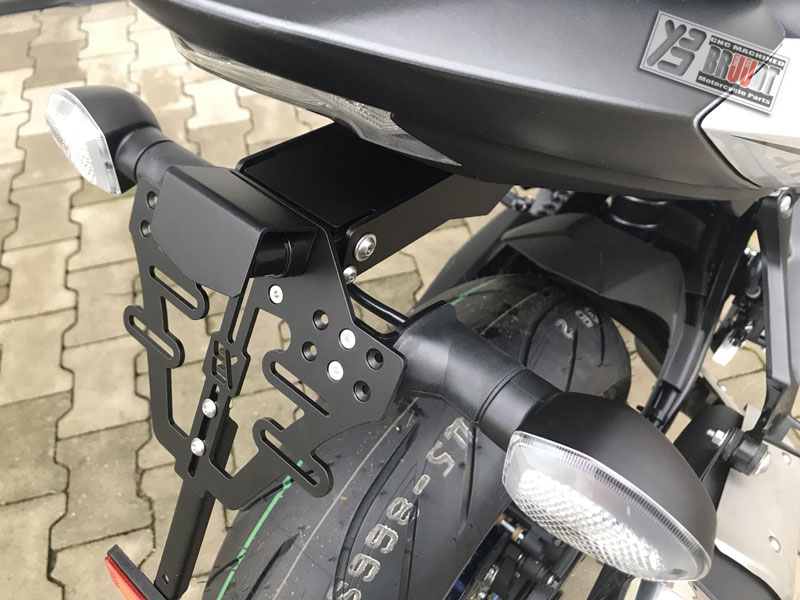 Puig Kennzeichenhalter Für Suzuki GSX-S750/1000 – Schwarzer Alu-Halter Mit Beleuchtung (TÜV-geprüft)