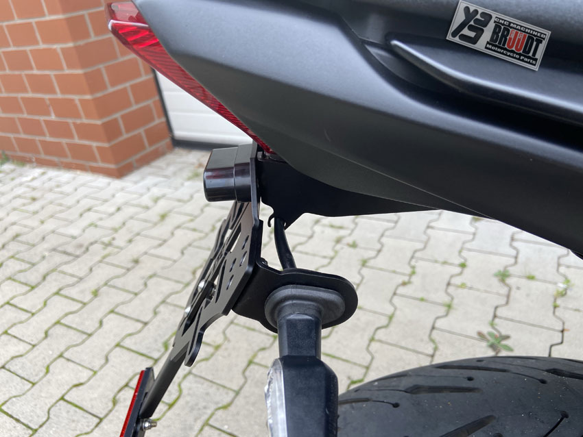 Yamaha MT07 kurzer Kennzeichen Halter neu mit Beleuchtung in