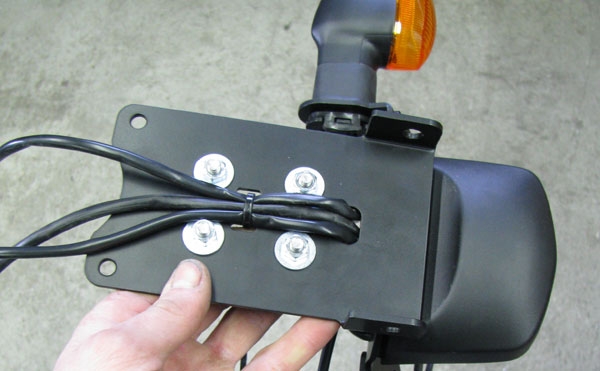 BRUUDT Kennzeichenhalter für Yamaha FZ6 ab 2004 Für Original Blinker und Mini Blinker. BRUUDT Kennzeichenhalter für Yamaha FZ6 ab 2004 Für Original Blinker und Mini Blinker.