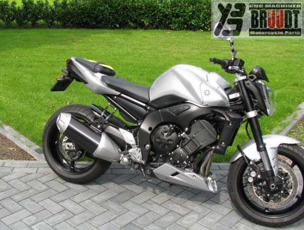 Auspuffhalter mit Loch Abdeckung für die Linke seite für Yamaha FZ8 und FZ8 Fazer ab 2006
