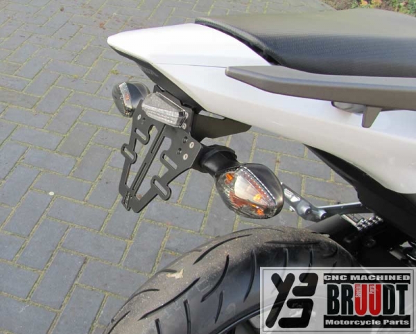 BRUUDT Kennzeichenhalter für Honda NC700S ab 2012 für Mini oder Original Blinker.