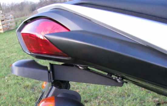 BRUUDT Kennzeichenhalter für Yamaha FZ1 ab 2006 Für Original Blinker und Mini Blinker.