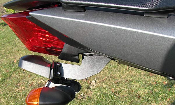 BRUUDT Kennzeichenhalter für Yamaha XJ6 Diversion ab 2009 Für Original Blinker und Mini Blinker.