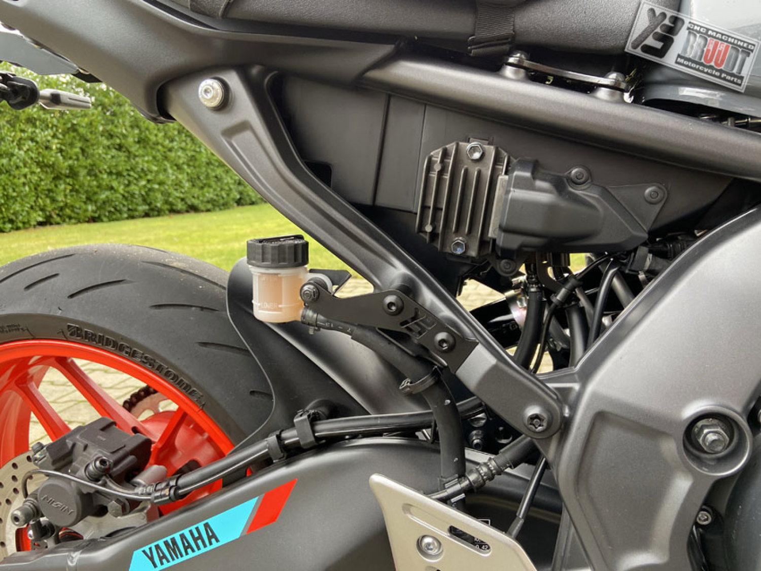 BRUUDT 2D Sozius Fußrasten Abdeckung Satz für Yamaha MT-09 BJ 2021-2023