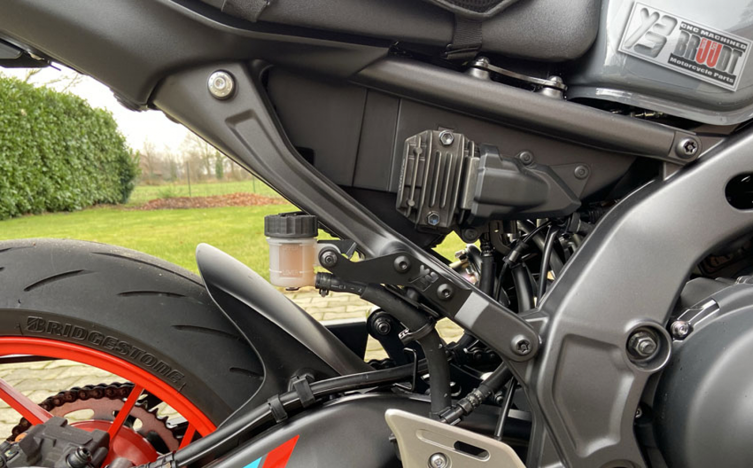 BRUUDT 2D Sozius Fußrasten Abdeckung Satz für Yamaha MT-09 BJ 2021-2023