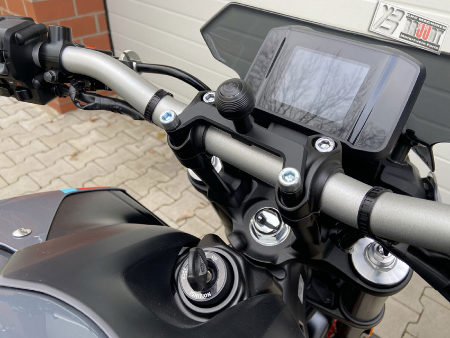 BRUUDT Montagekugel für Navigationsgeräte für Yamaha MT09 ab 2021