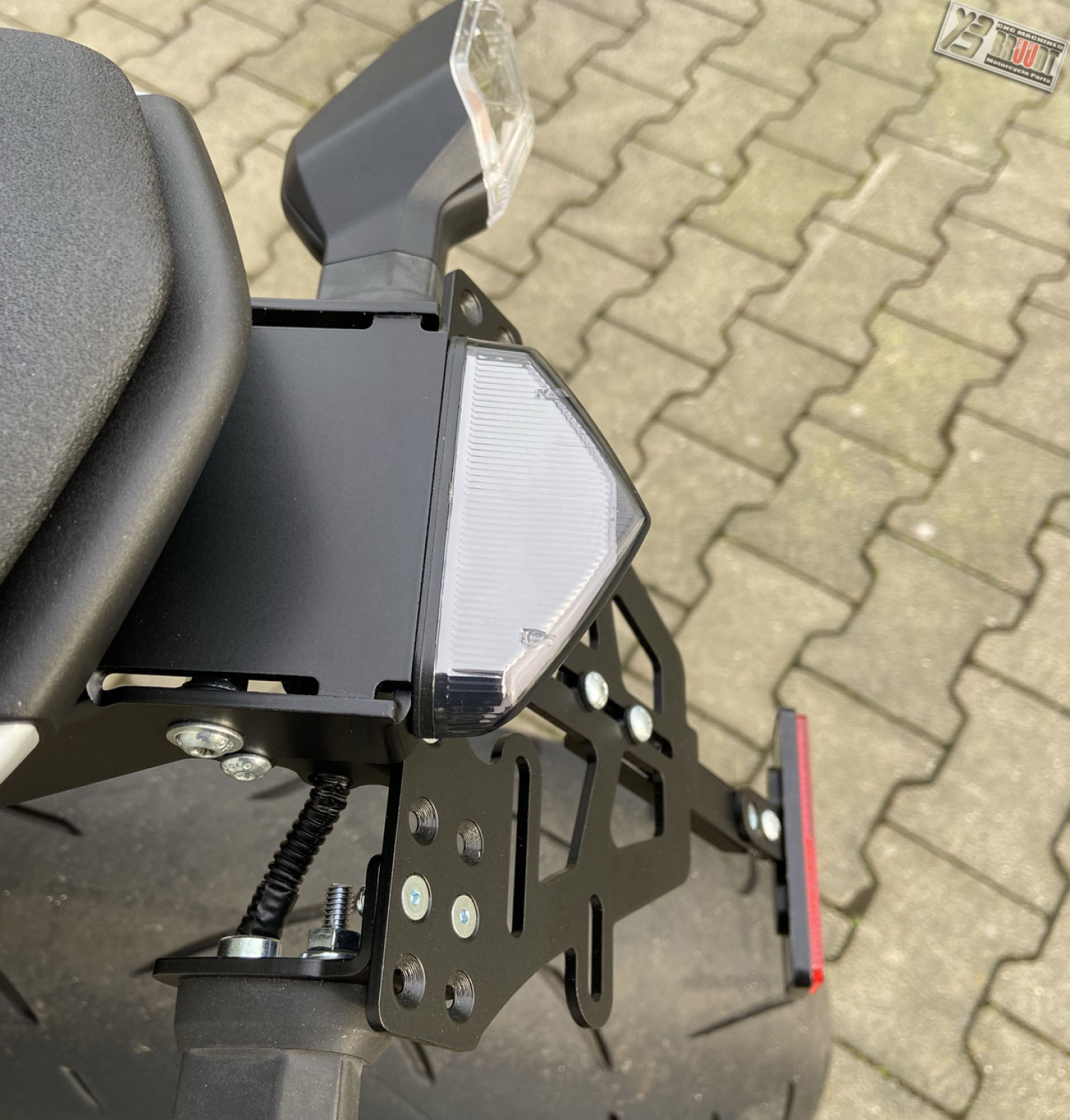 BRUUDT Kennzeichenhalter Tail Tidy für Suzuki GSX-8S und GSX-8R Kurze Version mit Rücklicht. BRUUDT Kennzeichenhalter Tail Tidy für Suzuki GSX-8S und GSX-8R Kurze Version mit Rücklicht.