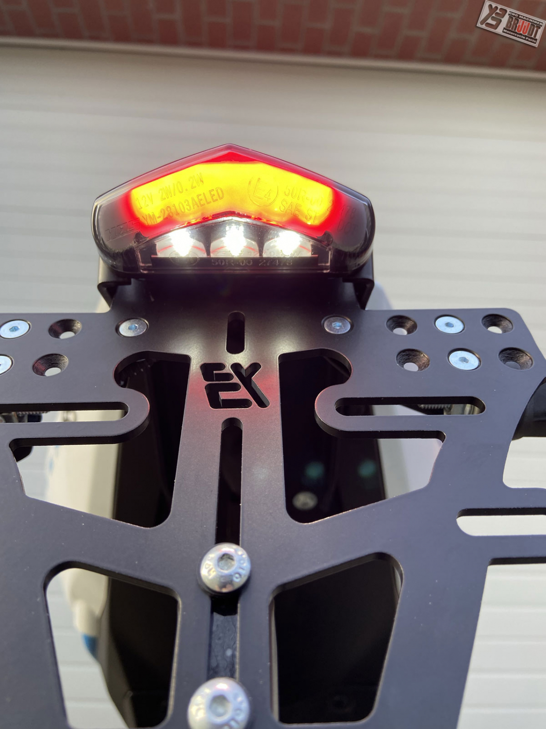 BRUUDT Kennzeichenhalter Tail Tidy für Suzuki GSX-8S und GSX-8R Kurze Version mit Rücklicht. BRUUDT Kennzeichenhalter Tail Tidy für Suzuki GSX-8S und GSX-8R Kurze Version mit Rücklicht.