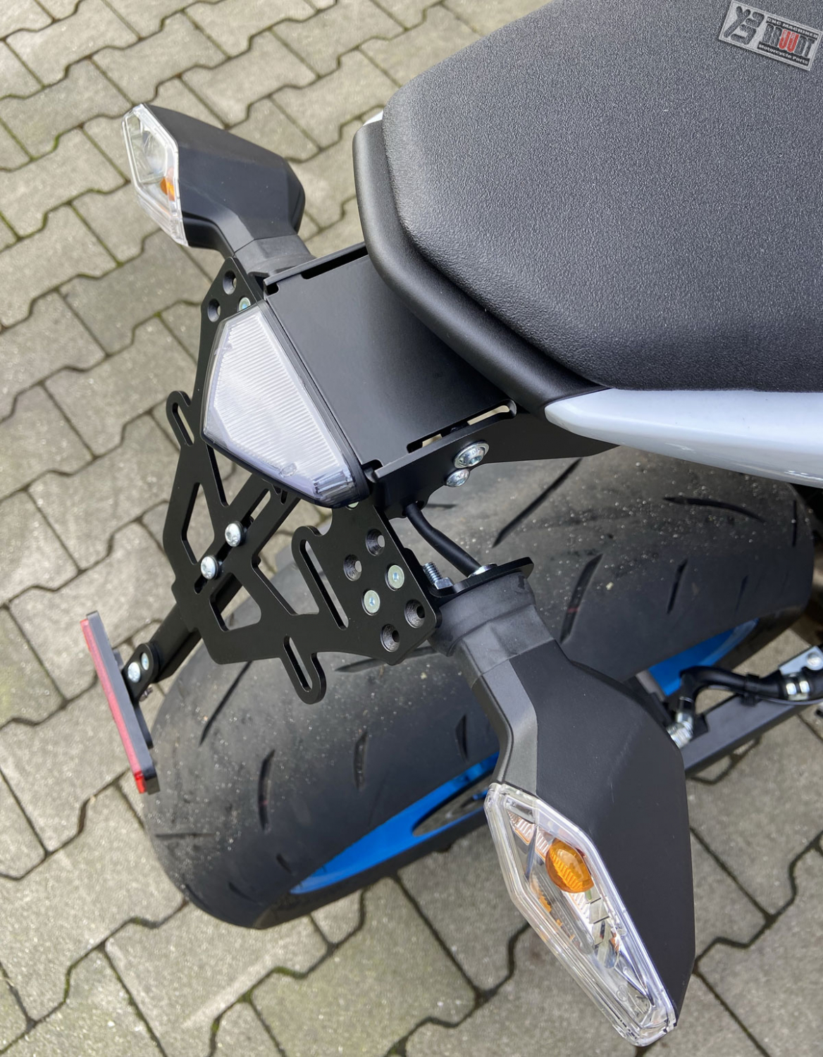 BRUUDT Kennzeichenhalter Tail Tidy für Suzuki GSX-8S und GSX-8R Kurze Version mit Rücklicht. BRUUDT Kennzeichenhalter Tail Tidy für Suzuki GSX-8S und GSX-8R Kurze Version mit Rücklicht.