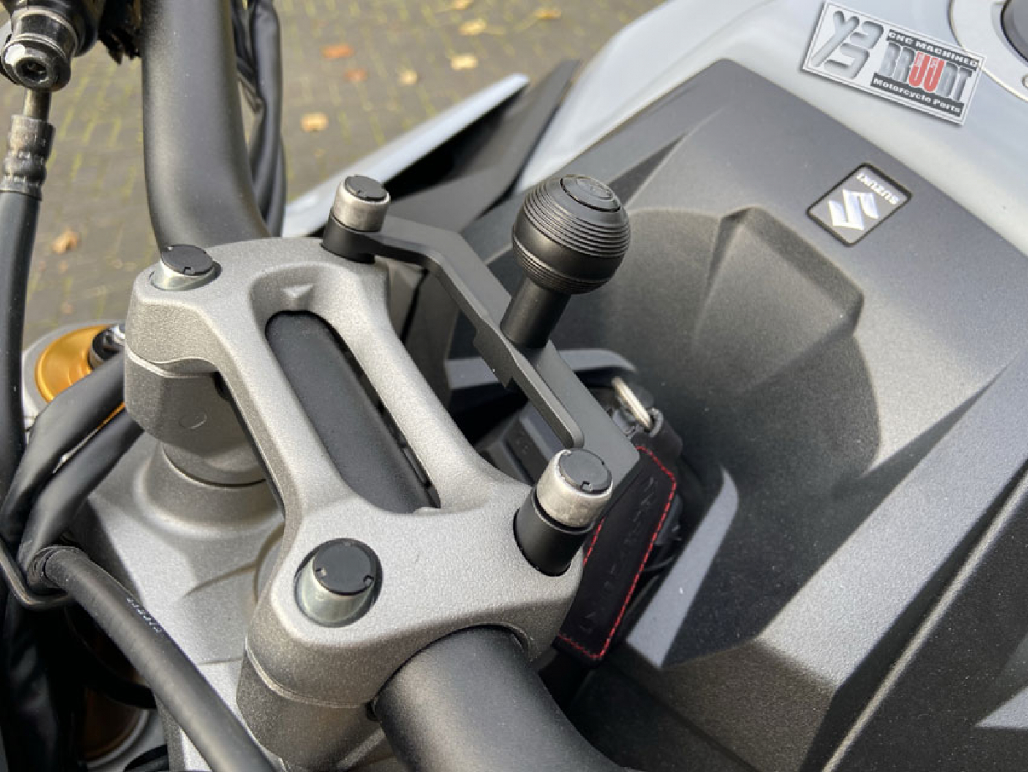 BRUUDT Montagekugel für Navigationsgeräte für Suzuki GSX-S1000 und GSX-S1000F ab 2018