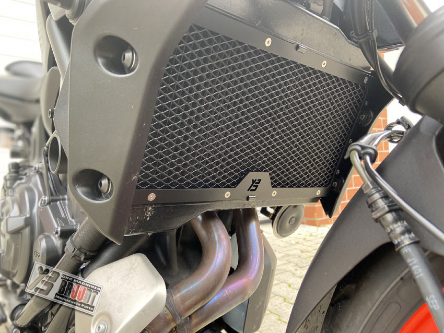 Kühlerabdeckung Schwarz/Schwarz passend für Yamaha MT-07 alle Baujahren