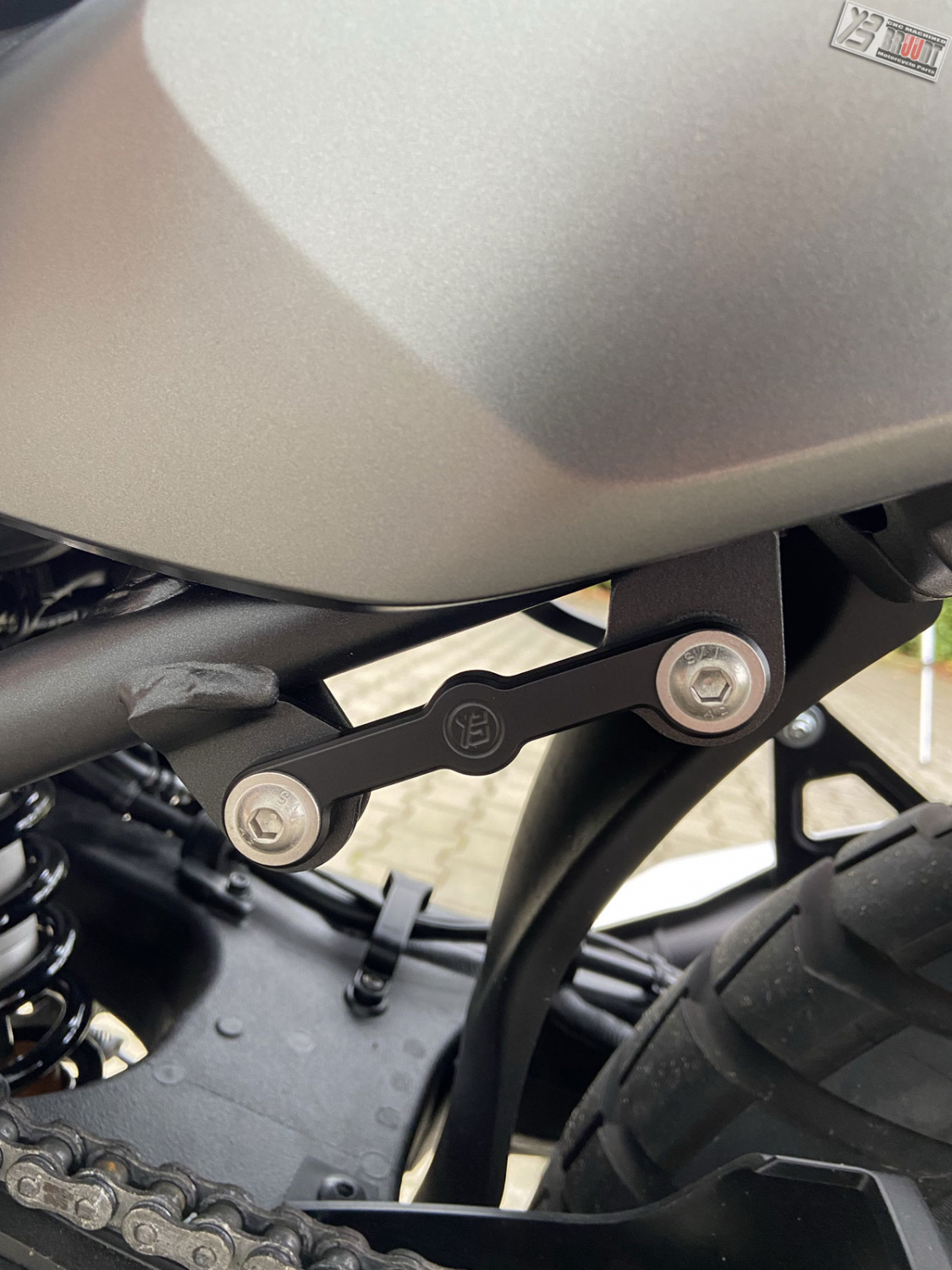 BRUUDT Auspuffhalter mit Loch Abdeckung für die Linke seite für die Honda XL750 Transalp ab 2023