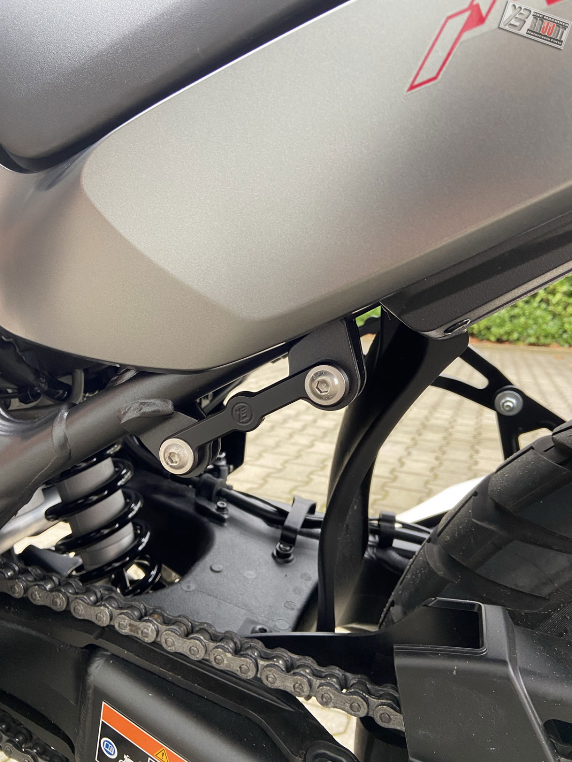 BRUUDT Auspuffhalter mit Loch Abdeckung für die Linke seite für die Honda XL750 Transalp ab 2023