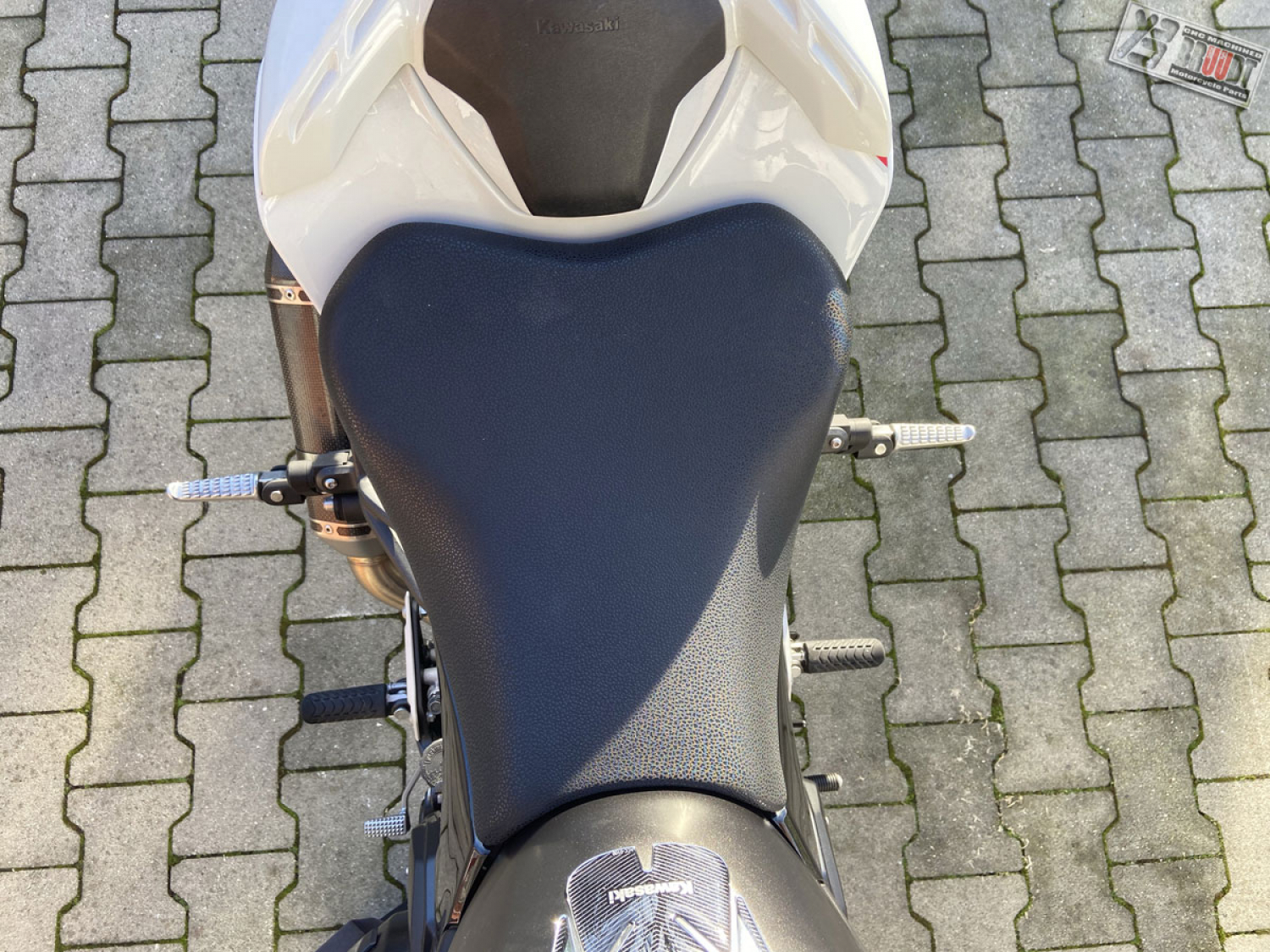 BRUUDT Verstellbare Sozius Fußrasten Satz passend für viele Kawasaki Modellen
