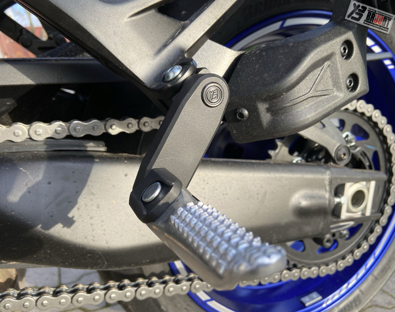 BRUUDT Verstellbare Sozius Fußrasten Satz passend für Yamaha Yamaha Tracer 9 und tracer 9 GT(+) ab baujahr 2021