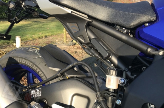 BRUUDT Sozius Fußrastenabdeckung Satz für Yamaha MT-10 (SP) Alle Baujahren