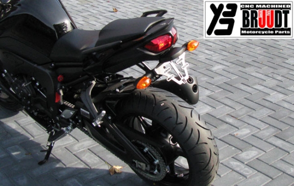 BRUUDT Kennzeichenhalter für Yamaha FZ8 und FZ8 Fazer ab 2010 Für Original Blinker und Mini Blinker.