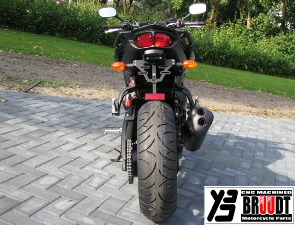 BRUUDT Kennzeichenhalter für Yamaha FZ8 und FZ8 Fazer ab 2010 Für Original Blinker und Mini Blinker.