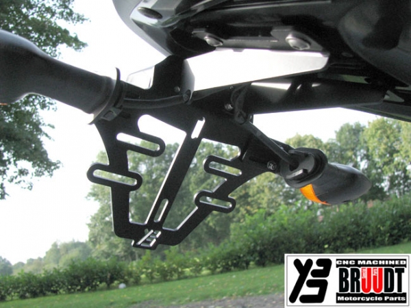 BRUUDT Kennzeichenhalter für Yamaha FZ8 und FZ8 Fazer ab 2010 Für Original Blinker und Mini Blinker.