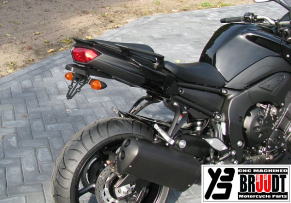 BRUUDT Kennzeichenhalter für Yamaha FZ8 und FZ8 Fazer ab 2010 Für Original Blinker und Mini Blinker.