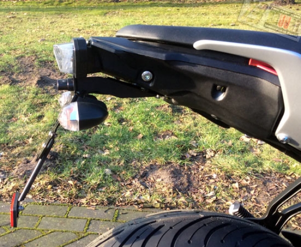 BRUUDT Kennzeichenhalter für Yamaha MT-07 Tracer inklusive Kennzeichenbeleuchtung 2016-2019. BRUUDT Kennzeichenhalter für Yamaha MT-07 Tracer inklusive Kennzeichenbeleuchtung 2016-2019.
