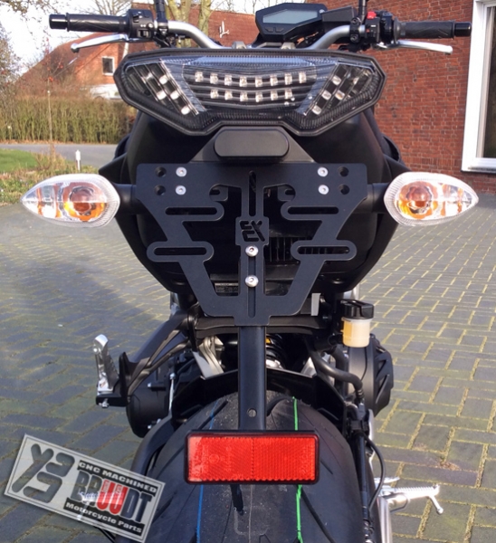 BRUUDT Kennzeichenhalter für Yamaha  MT-09 bis Bj 2016 inklusive Kennzeichenbeleuchtung.
