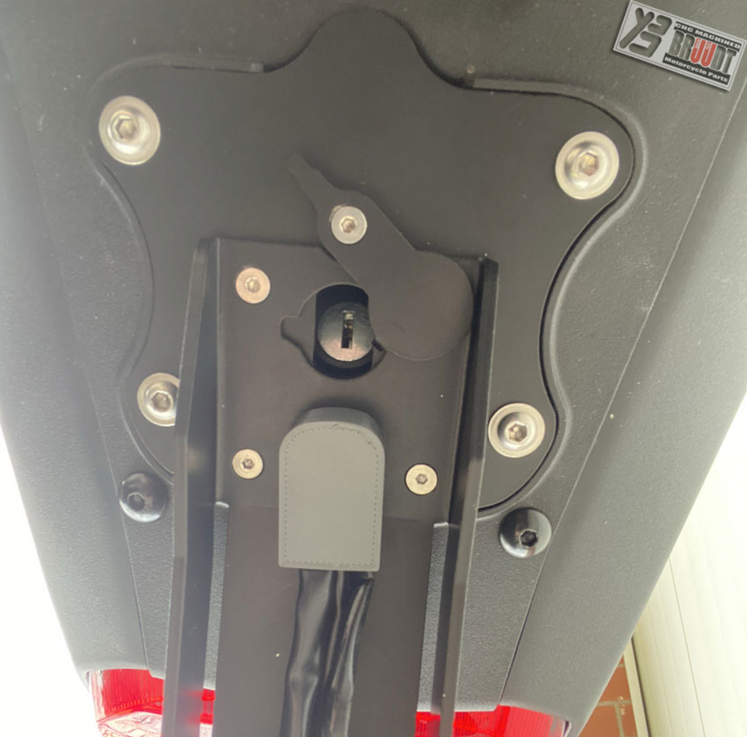 BRUUDT Kennzeichenhalter für Yamaha MT09 Bj 2021-2023 Kurz und Verstellbar