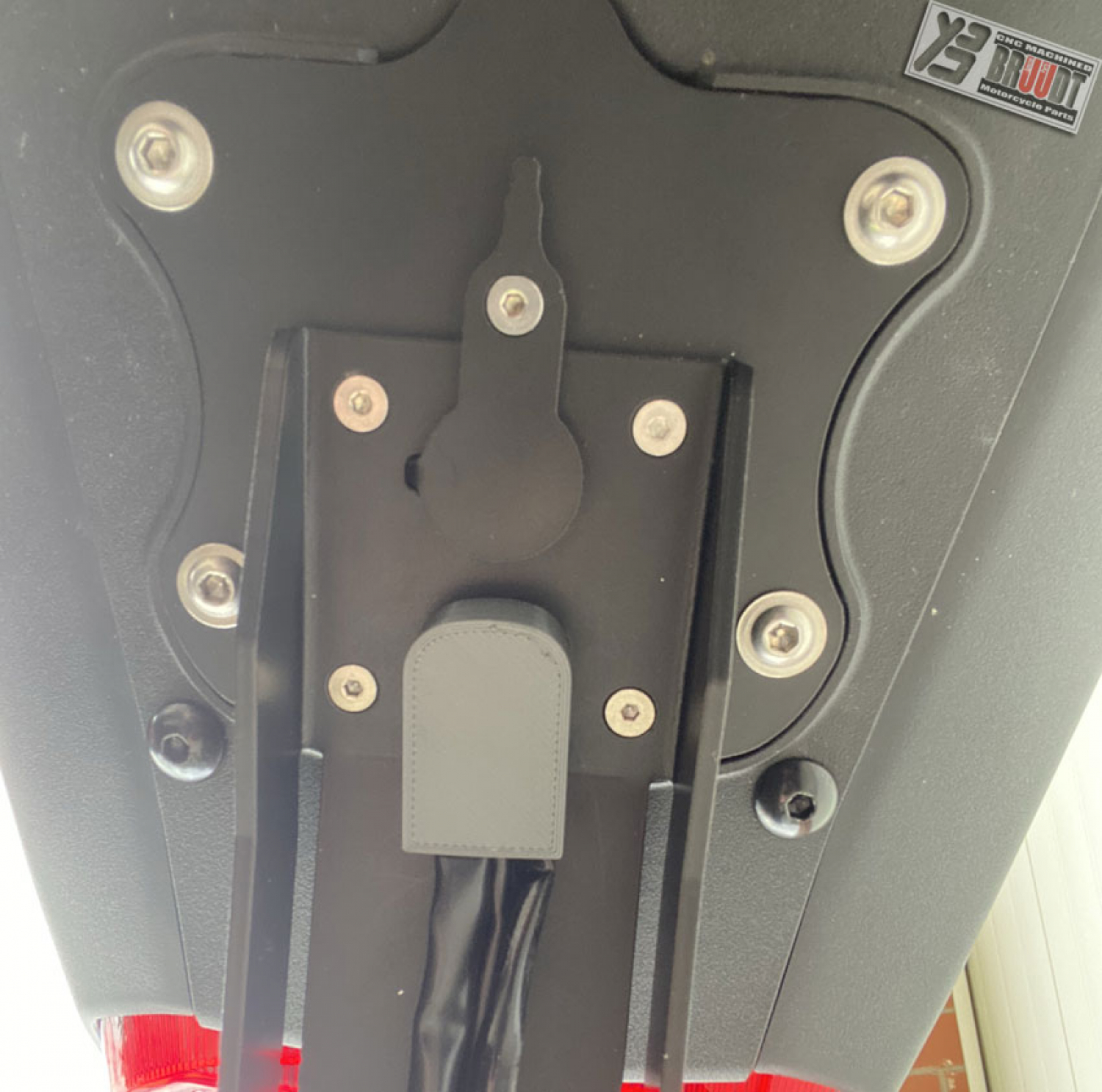 BRUUDT Kennzeichenhalter  für Yamaha MT09 Bj 2021-2023 Lang und Verstellbar