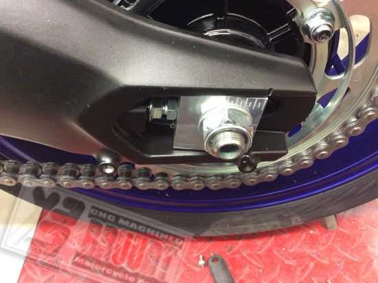 BRUUDT Kettenspannblöcke Satz  Links und Rechts für Yamaha MT09 2017-2020