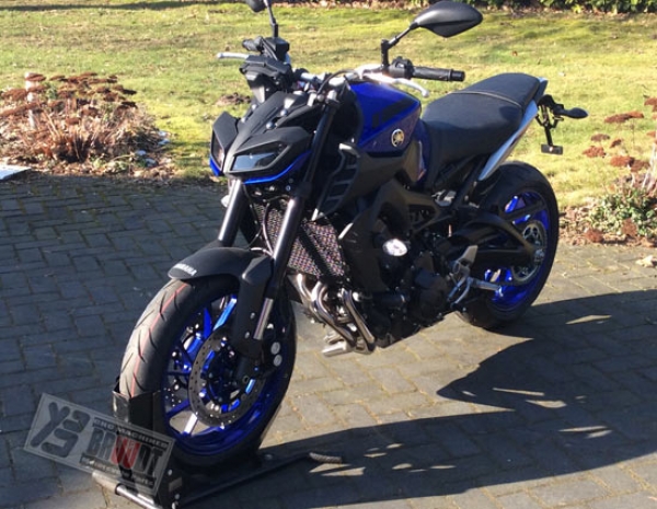 Kühlerabdeckung Schwarz für Yamaha MT-09 TRACER  BJ 2015-2020